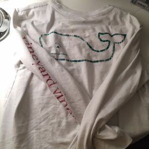 Vineyard vines Christmas t-shirt